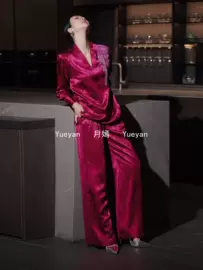 女式马甲;女式衬衫;连衣裙