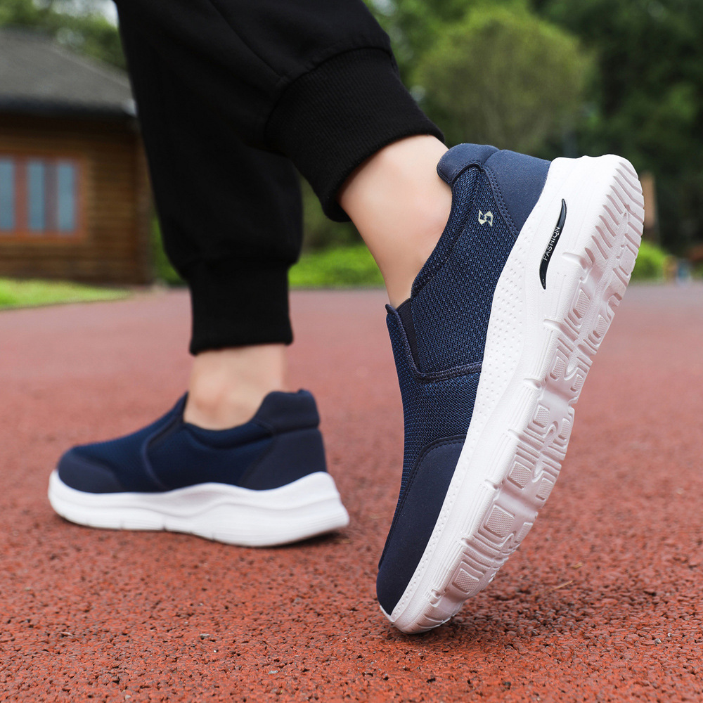 Papá zapatos nuevos zapatos ligeros transpirables diarios al aire libre zapatos al por mayor un pedazo de zapatos deportivos de mediana edad para hombres