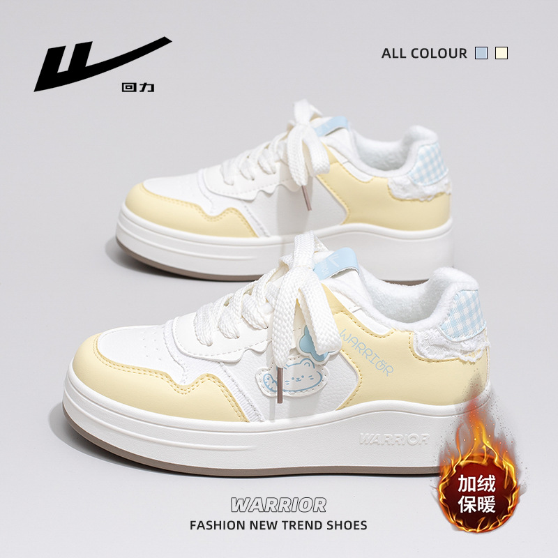 Zapatos de suela gruesa de vello de invierno nuevos zapatos de skateboard de color universal zapatos de algodón calentados cómodos zapatos casuales de viaje diario