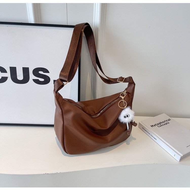 Bolso popular de este año para mujeres 2024 nuevo blando PU ancho cinturón de hombro mochila ins textura mochila de hombro