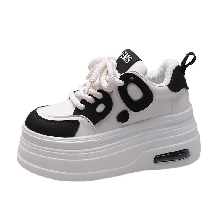 Zapatos pandas negros y blancos para mujeres 2025 otoño nuevo hombre pequeño 8cm muffin grueso aumento de altura zapatos blancos pequeños deportivos ociosos