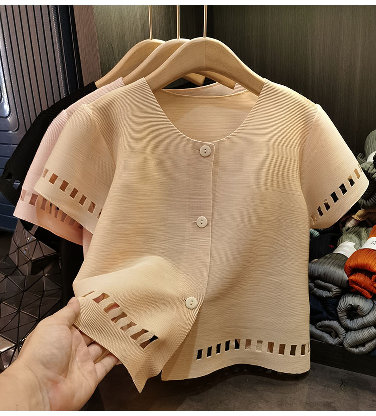 Áo cardigan nữ cổ tròn tay ngắn dáng rộng khoét lỗ xếp ly — Màu đen, Màu hồng, Màu mơ chi tiết 1
