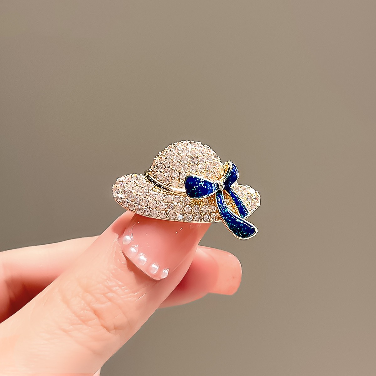 Creative Hat Brooch Niche Design Advanced Sense Pin Buckle Women's Summer Anti-Light Corsage Collar Needle Suit Decoration