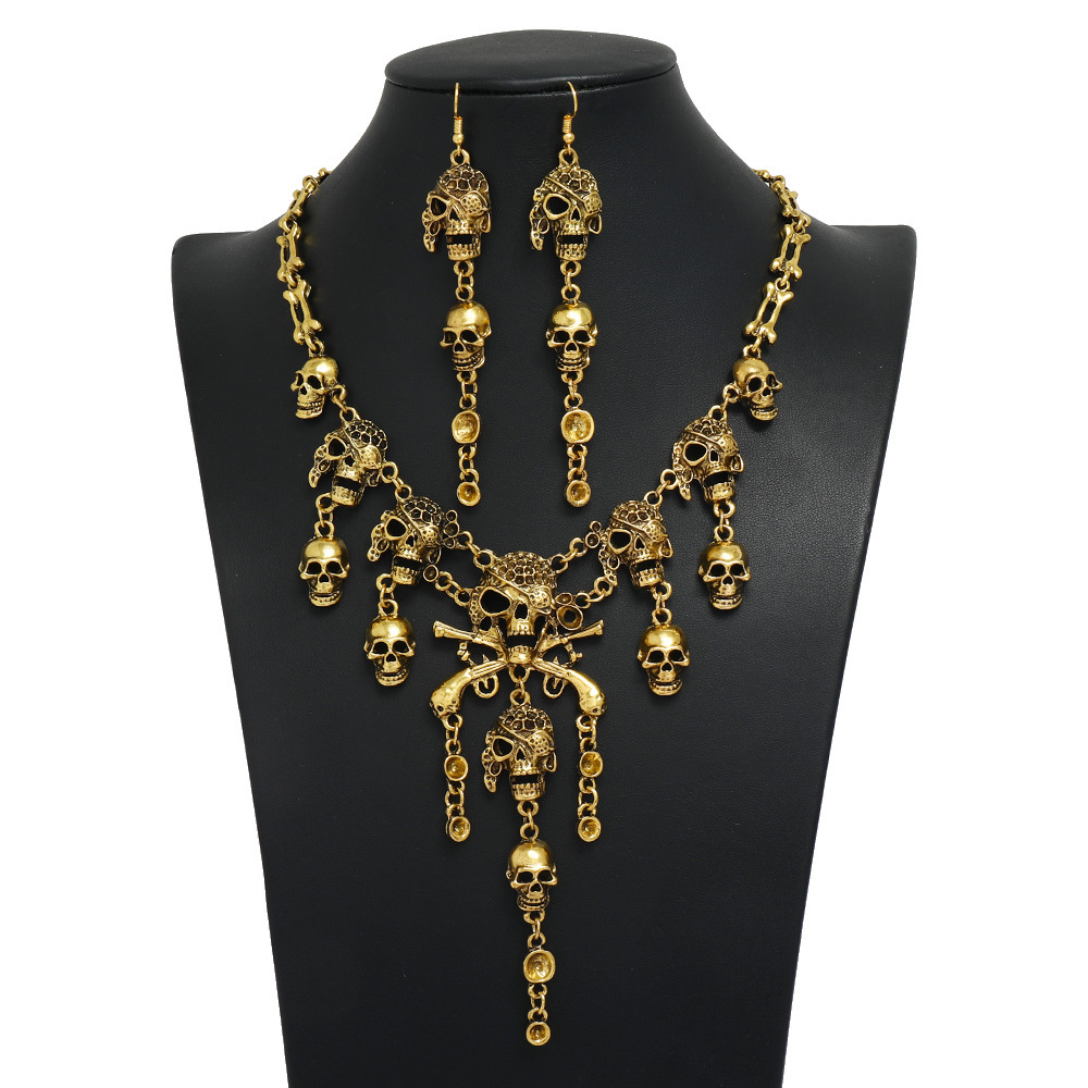 Cross-border hot selling Halloween jewelry suit European and American punk hip hop alloy vintage pirate skull tassel necklace
