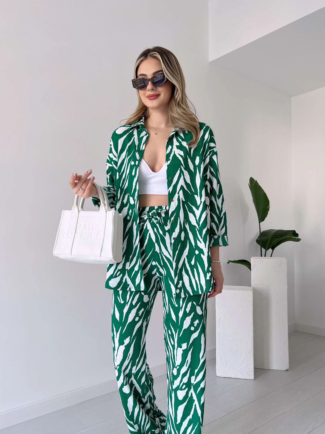 560g Weight Long Sleeve Sleeve Length Spandex, Polyester Fabric Type Pant Co-ord Set Sets Type 2 Pieces Set Quantity Daily Occasion Turndown Neckline Regular Fit Fit Type Printing Pattern Spring Season Women's Gender Printing Design Streetwear Style Daily Women's Streetwear Printing Spandex Polyester Printing Pant Co-ord Set Pants Sets 4