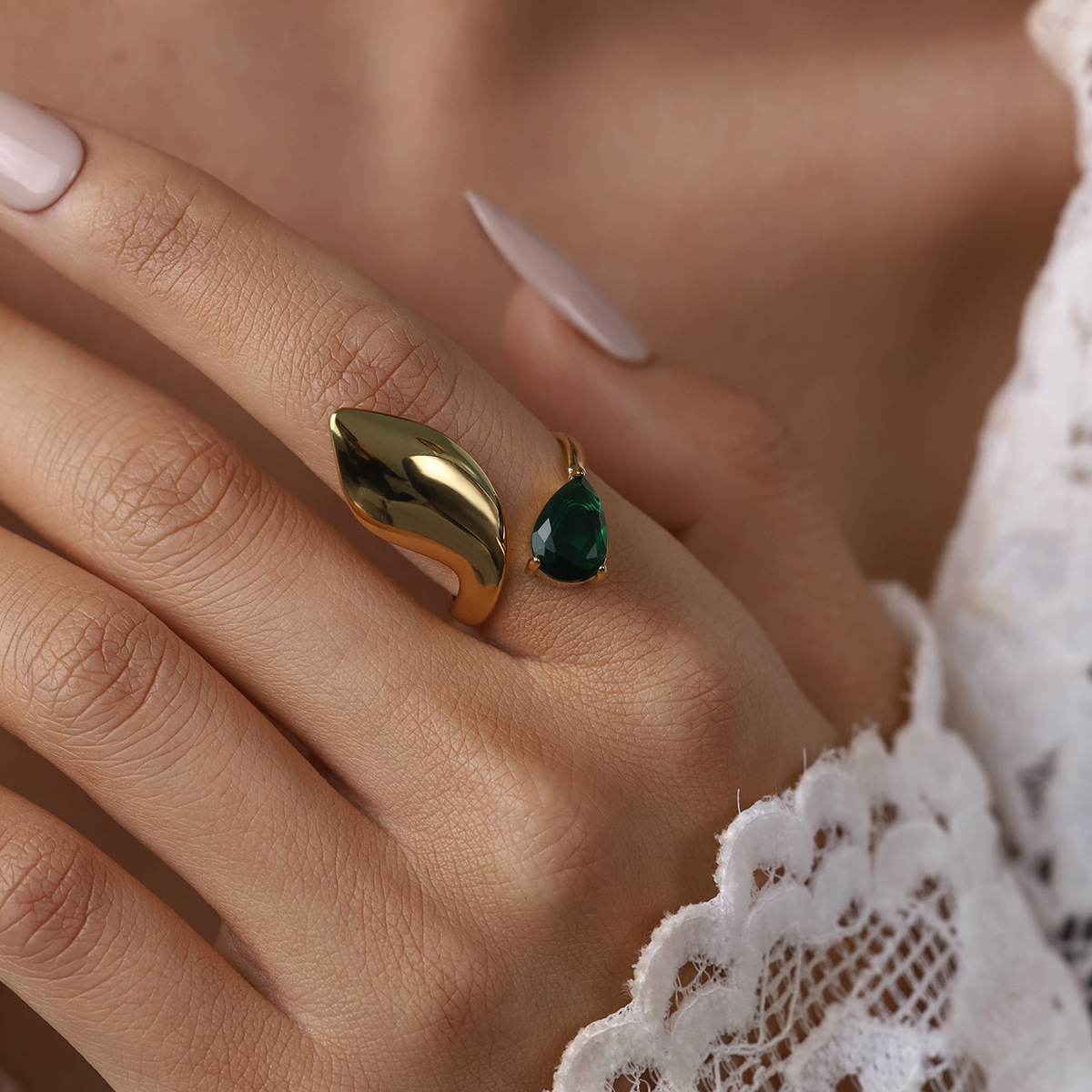 Vintage Emerald Zircon Ring For Women Irregular Simple Design_voghion.com