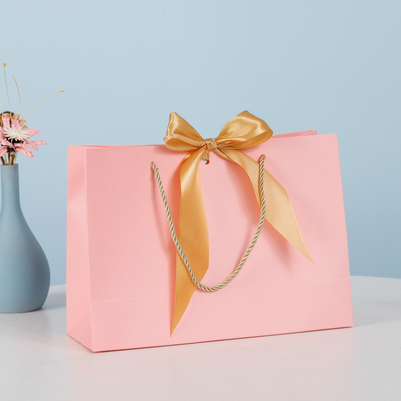 Bolsa de regalo de lazo Bolsa de papel Bolsa de embalaje de ropa Bolsa de cosméticos al por mayor Bolsa de compras Bolsa de mano con logotipo impreso