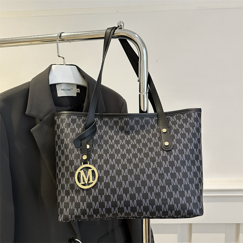 Bolso de sentido de alta gama Bolso Tote de cercanías Mujer 2025 Nuevo otoño e invierno Bolso de hombro de moda Bolso de mano de gran capacidad