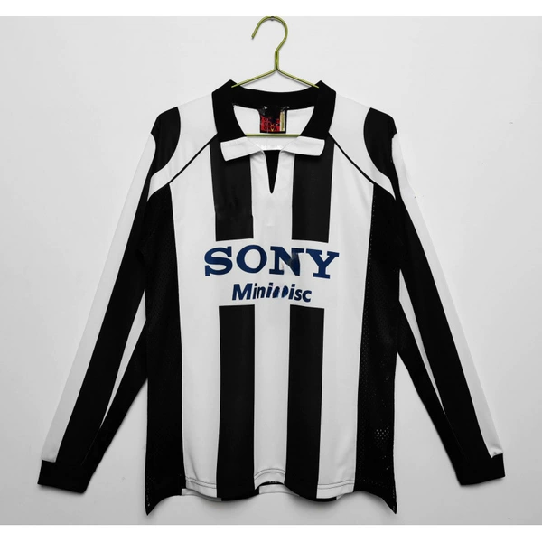 Juventus home court in 97/98
