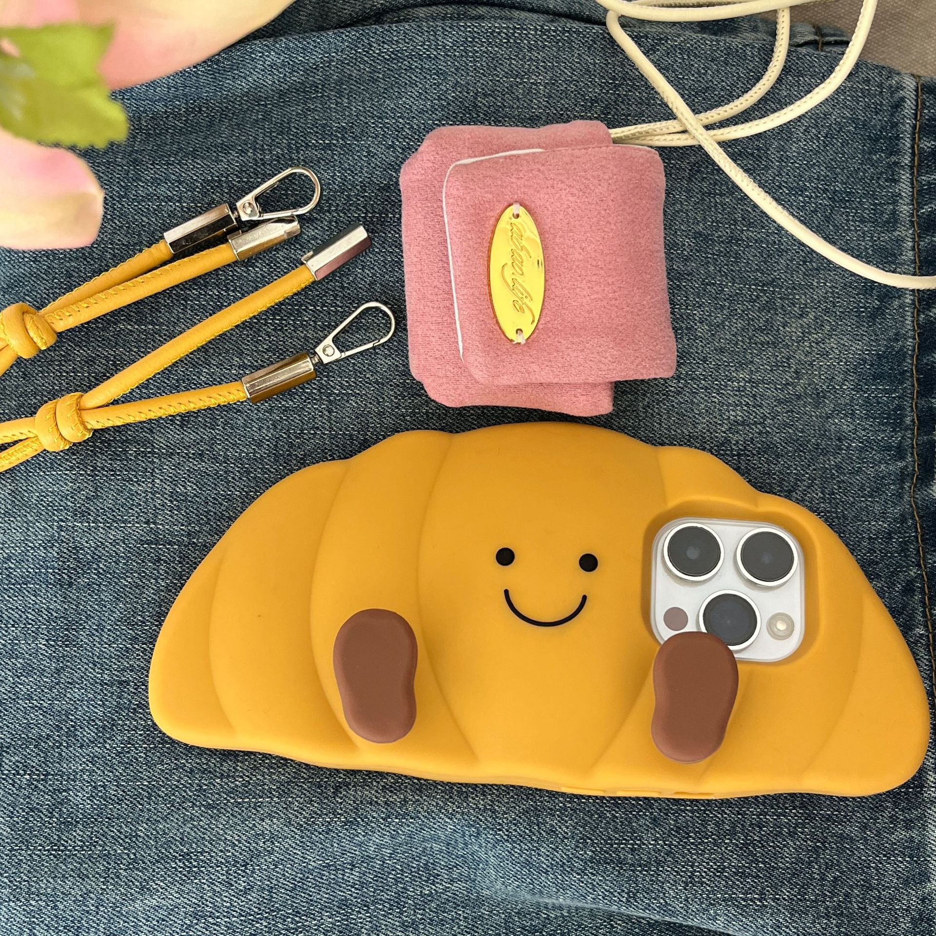 立体仿真支架牛角包iPhone16苹果适用13/14pro max手机壳防摔挂绳