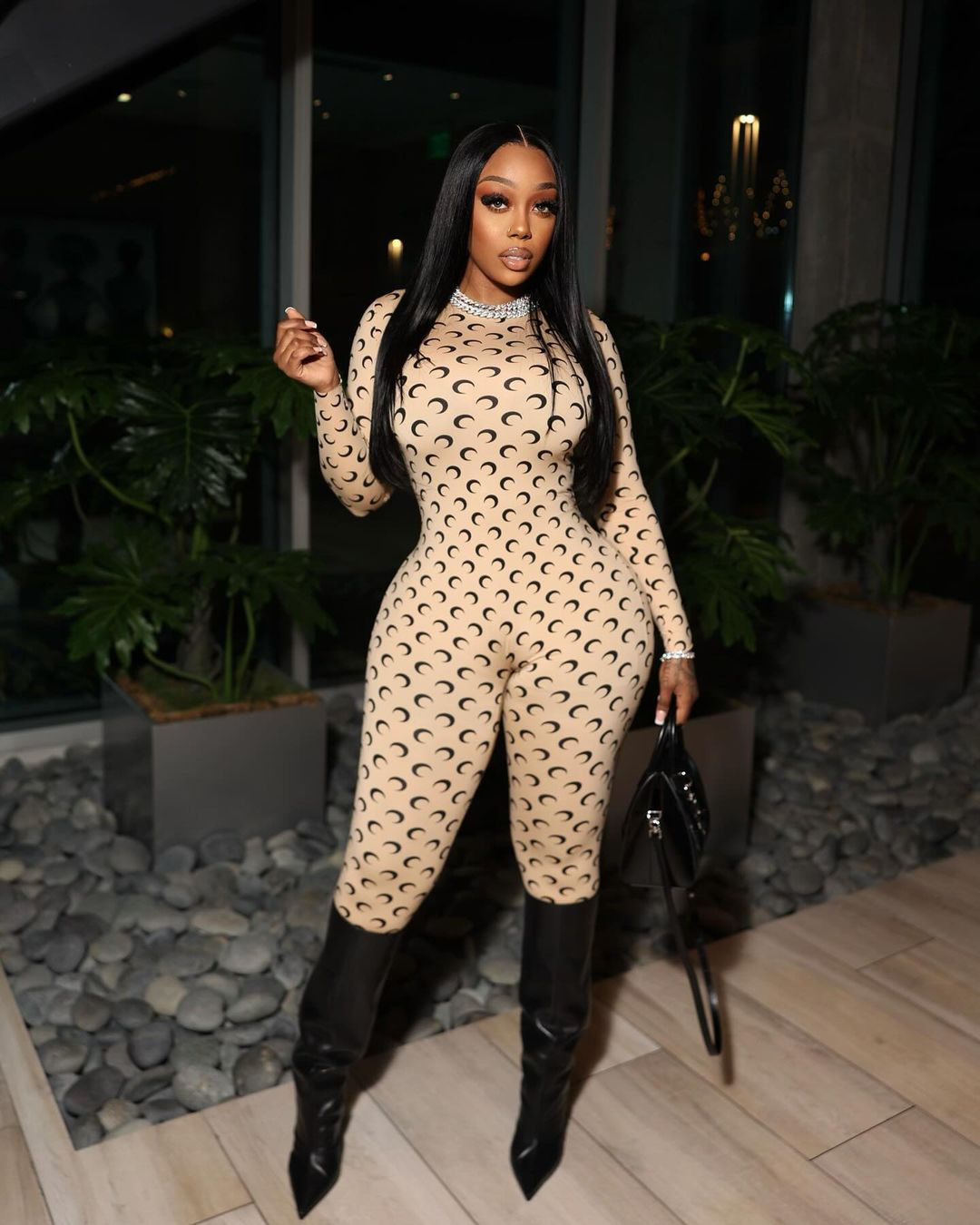 살구 (점프수트)