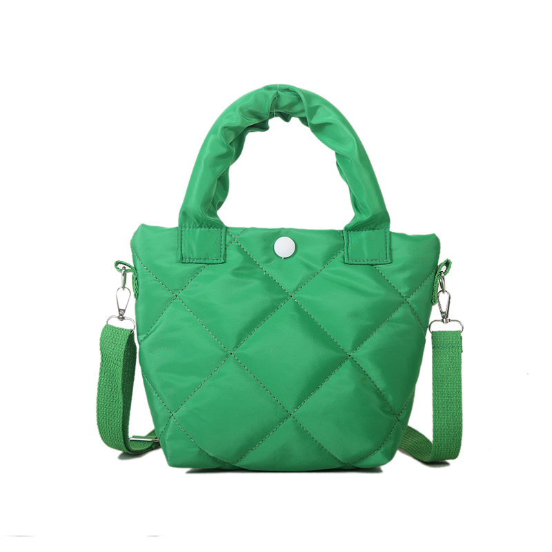 Bolso de moda simple de color sólido en invierno 2024 nuevo estilo de estilo estilo estilo de invierno de un solo hombro mochila bolso de cubo de agua casual