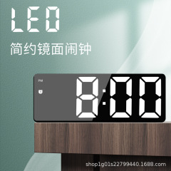 目覚まし時計クロスボーダー推奨USB電池両用LED鏡面多彩時計音声制御スマート目覚まし時計学生専用