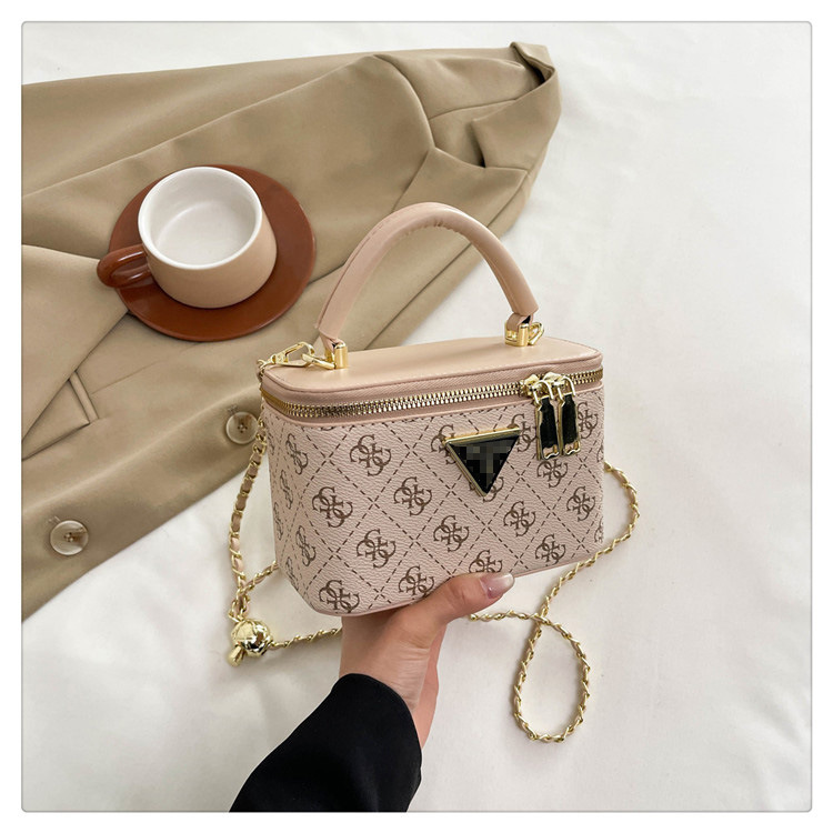 Bolso pequeño con hilo de bordar Lingge Mujer 2025 Nuevo estilo popular Bolso bandolera de cadena salvaje Bolso cuadrado pequeño de moda transfronteriza