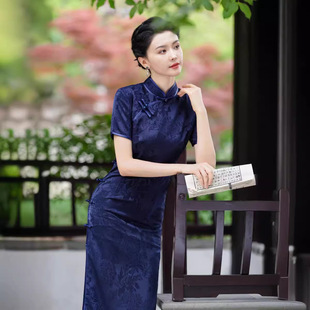 Autumn 2024 New Chinese Style Slim-fit Retro Fashion Elegant and Generous Long Short-sleeved Cheongsam 240229011