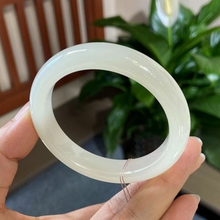 Jinyutang Xinjiang Hetian Jade White Jade Bracelet Old Pit Material Has Slight Internal Lines and Does Not Affect the Diversity of Hair