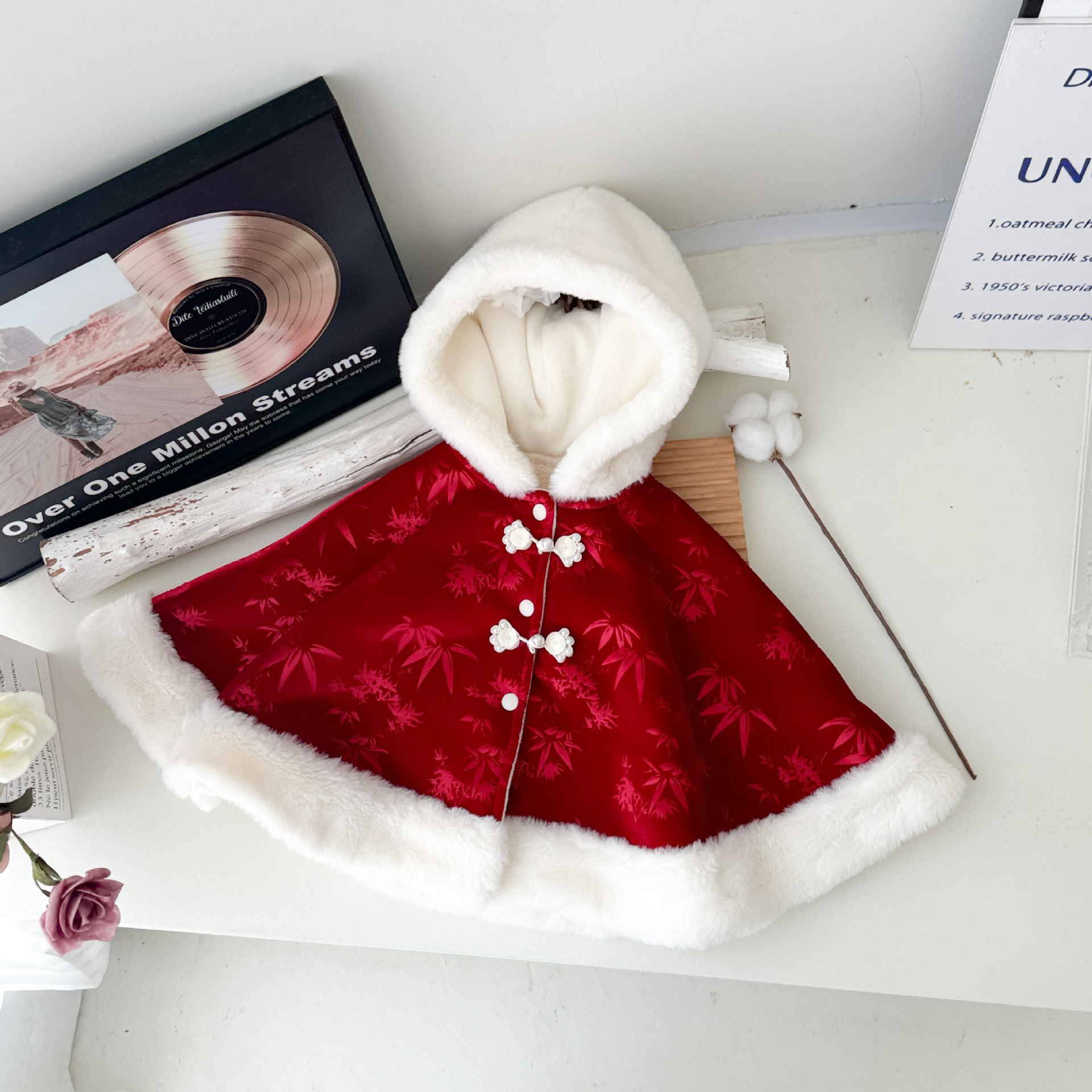 Nueva capa de bebé de estilo chino más terciopelo cálido 0-2 años bebé chaqueta a prueba de viento estilo chino lindo chal 1