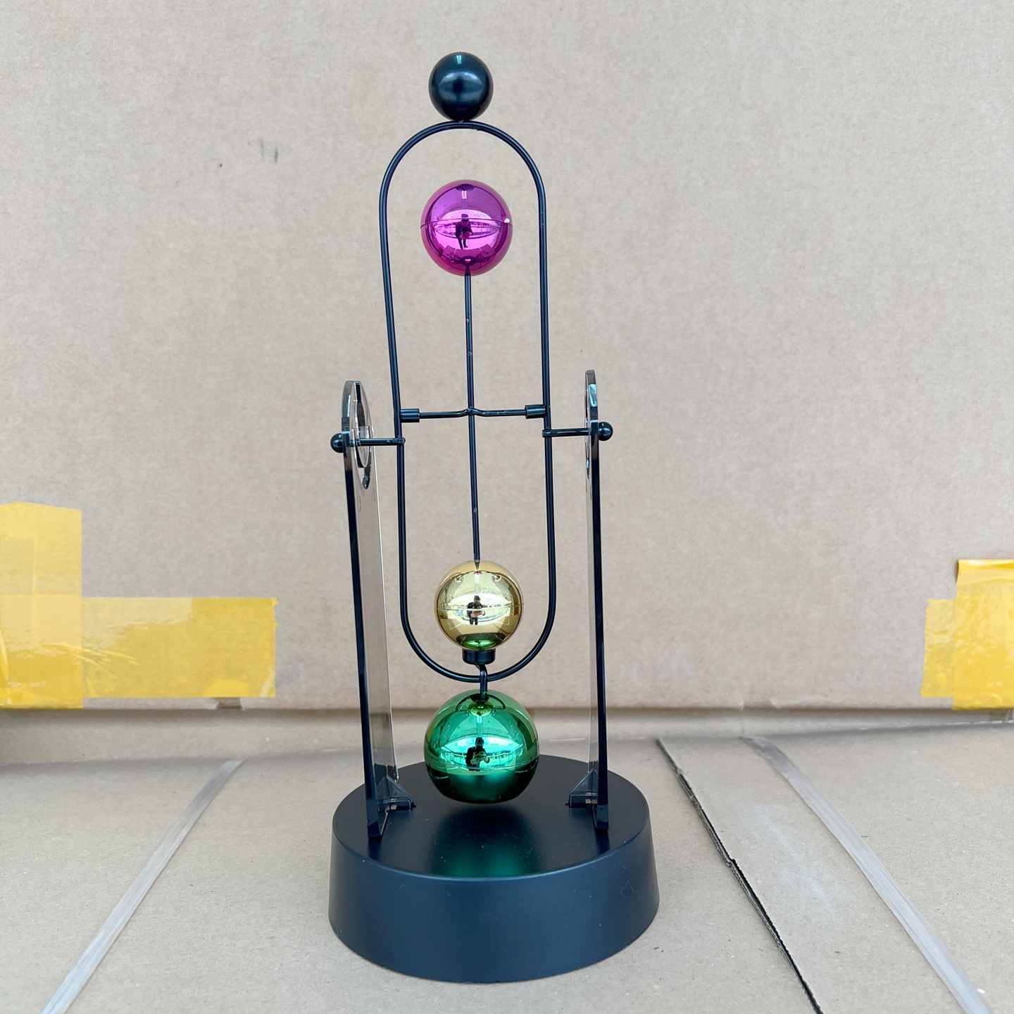 Máquina de movimiento permanente de adornos caóticos Newton balancea la pelota balancea el balanceo de la Oficina de escritorio y la decoración del hogar física