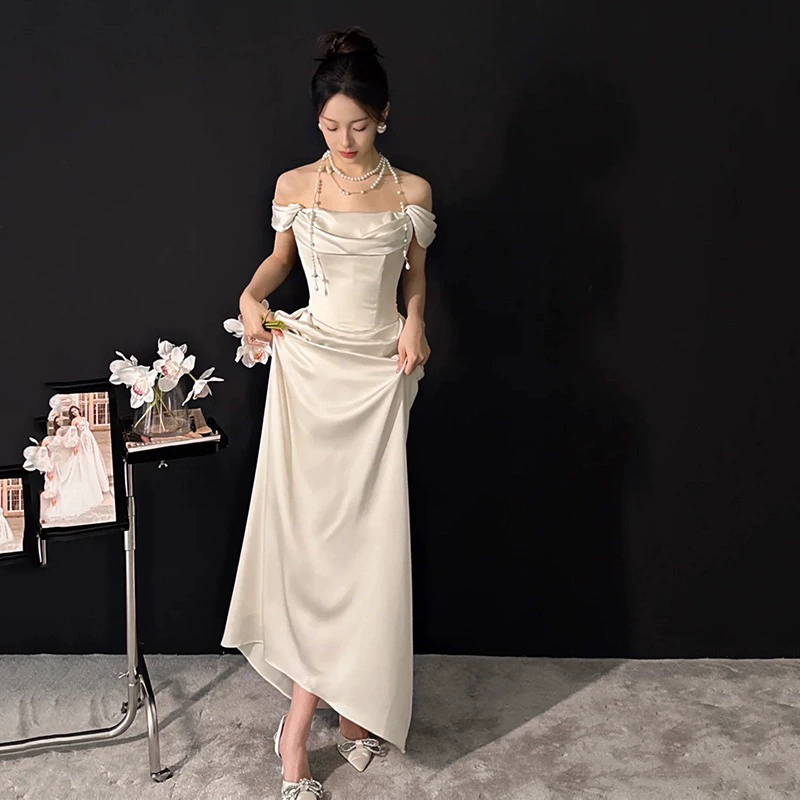 White wedding dress, french style, open shoulders, "fish tail" cut, lace dress, for import