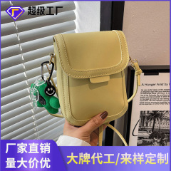 おしゃれな携帯電話バッグメーカー卸売、小さめバッグ、レディースバッグ、2025年流行の斜め掛けバッグ、細いストラップのショルダーバッグ、小さめスクエアバッグ