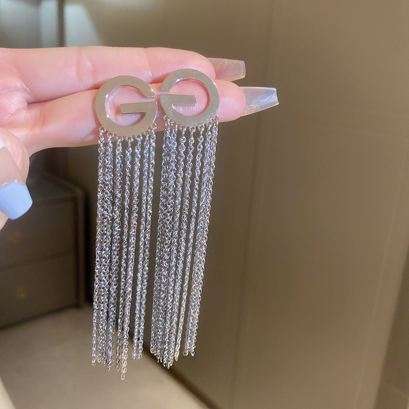 Pendientes de perlas asimétricas con cuernos de diamantes súper parpadeantes de plata Pendientes de nicho de viento frío femenino Pendientes de lujo ligero de alta calidad