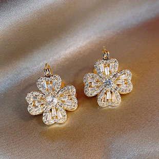 Light Luxury Zircon Earrings 2025 New Popular Niche Design Unique Earrings for Women