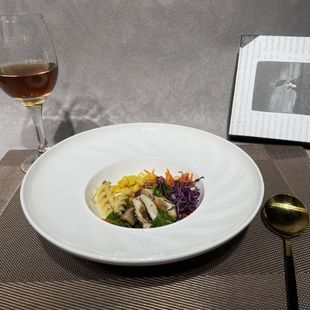 Pure White Ceramic Straw Hat Plate French Pizza Plate Western Food Plate Soup Plate Deep Plate Salah Plate Threaded Restaurant Tableware