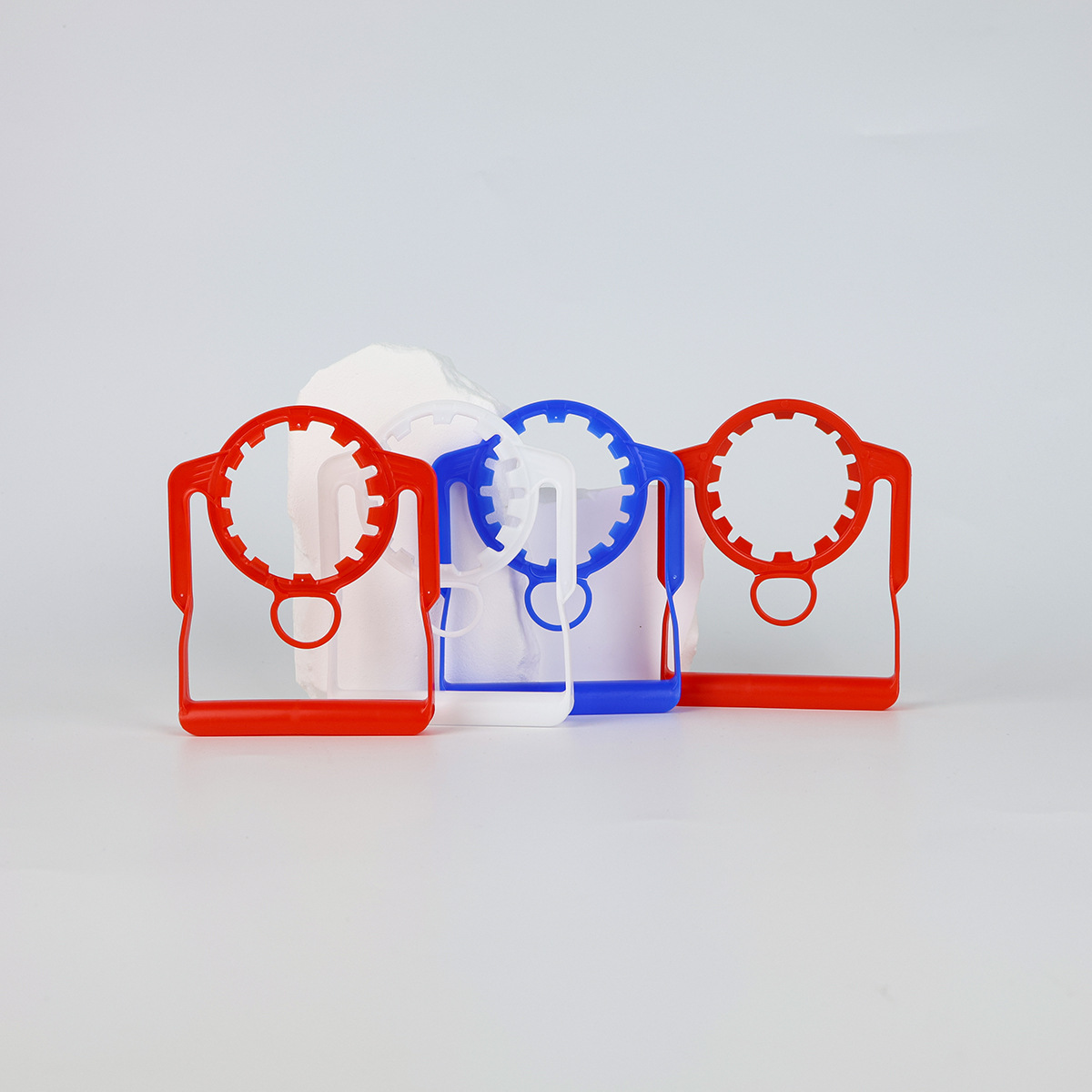 Fábrica de fuente al por mayor 55 calibre botella de bebidas PE mango de plástico mango botella de agua potable desechable