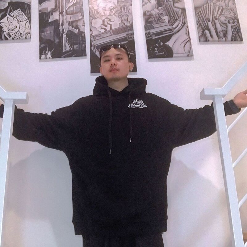 Men's Hip-Hop Oversized Street Dance Fleece-Lined La Gesture Print Hoodie Trendy Outfit Recommendation