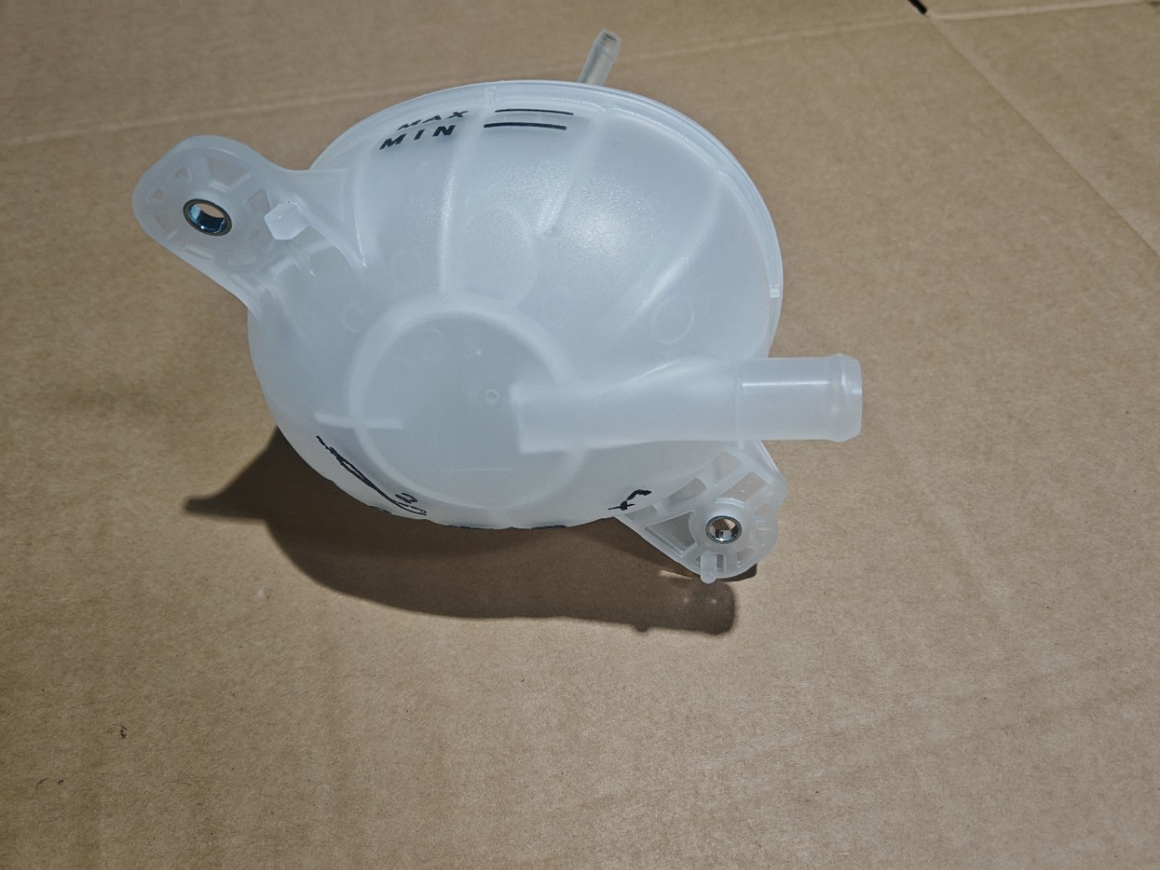 Manufacturers produce new car water tank Tousheng expansion kettle 25431-D3500 Tousheng kettle expansion tank