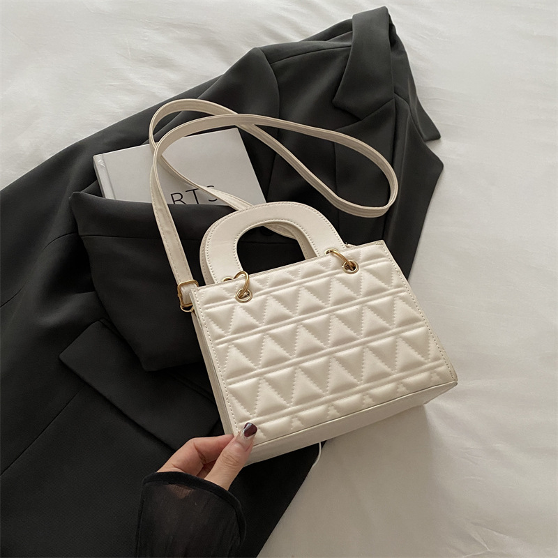 Sensación de alta gama Xiaoxiangfeng Ladies Bolsos ins Bolsos de nicho Bolsos de concubina femenina 2024 Nuevo estilo Bolso oblicuo occidental