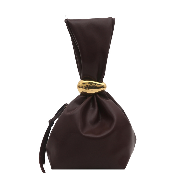 Textura bolso pequeño portátil mujer 2024 otoño e invierno nuevo estilo retro pliegue estilo occidental diseño de nicho bolso de cubo de moda