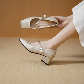 女式时装单鞋;乐福鞋;高跟凉鞋