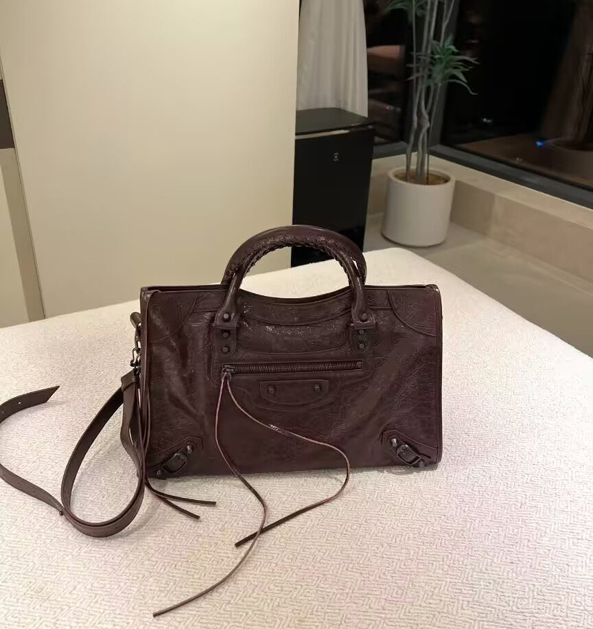 Burgundy-Besar