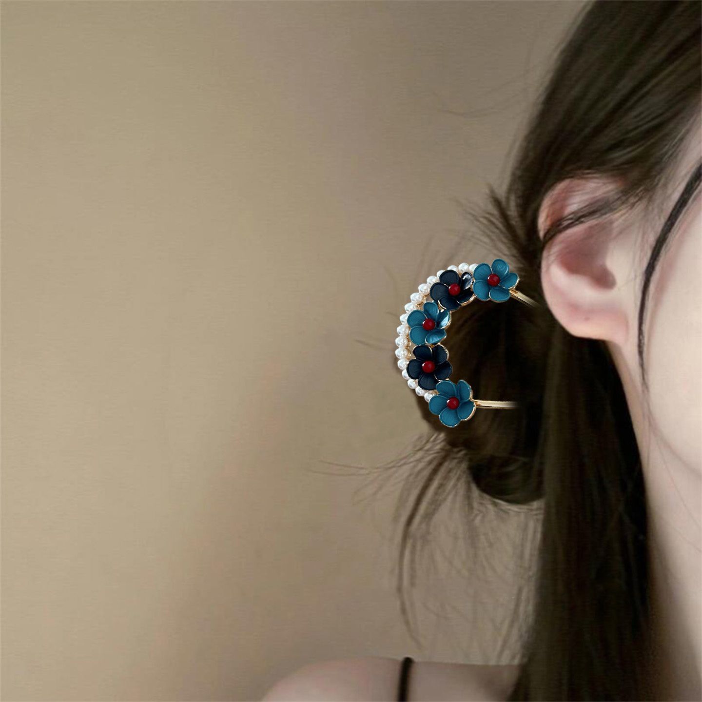 Guofeng imita flor azul quemada perla en forma de U bandeja de alpinadores de cabello nuevos productos de ropa china cheongsam accesorios de mujer explosión