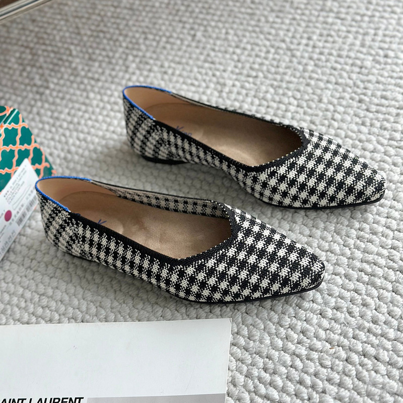 Spring 2025 New Flying Wire Knitted Women's Slip-on Lazy Shallow Breathable Flat Fashionable Environmentally Friendly Glue-free Shoes