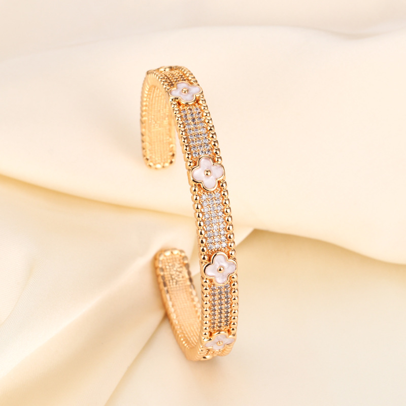Exquisites Armband aus Perlmutt mit vierblättrigem Kleeblatt-Motiv im Retro-Stil – Schmuck für Damen_voghion.com