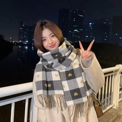 愛の格子のマフラーの女性の冬の両面はカシミヤの学生の熊をまねて首を囲みます。