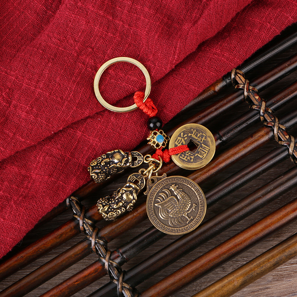 Latón cuerda roja cinco emperadores doble Zodiaco suerte tarjeta llavero retro hombres y mujeres Zodiaco aleación coche colgante