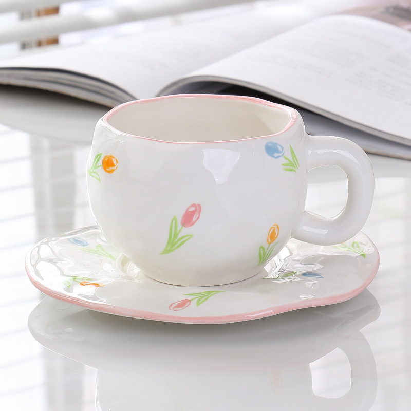 Estilo coreano inswind mano flor cerámica taza de café y plato conjunto taza de té de la tarde pequeñas flores pintadas a mano taza un plato