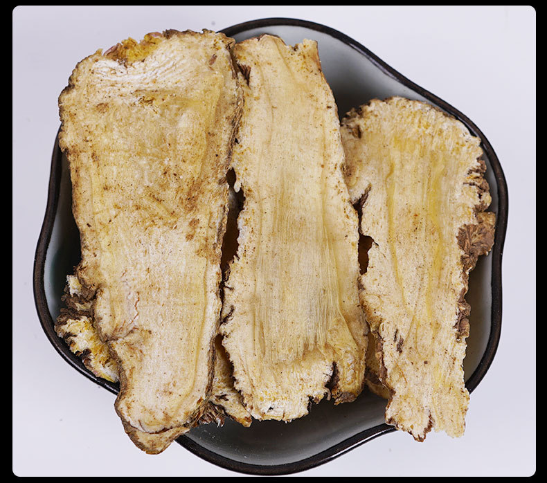 Dang Gui Pieces (Angelica sinensis) — Dried Gansu Angelica Root for Soup & Tea in use