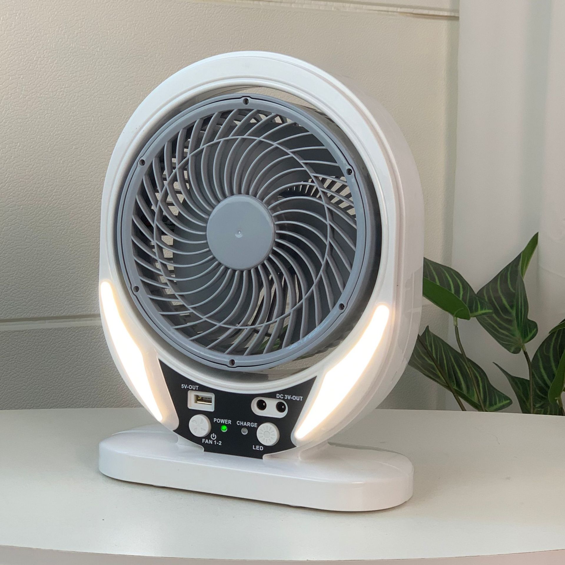 Ventilador de escritorio rentable, iluminación LED, teléfono móvil, energía solar, ventilador pequeño, ventilador de emergencia recargable