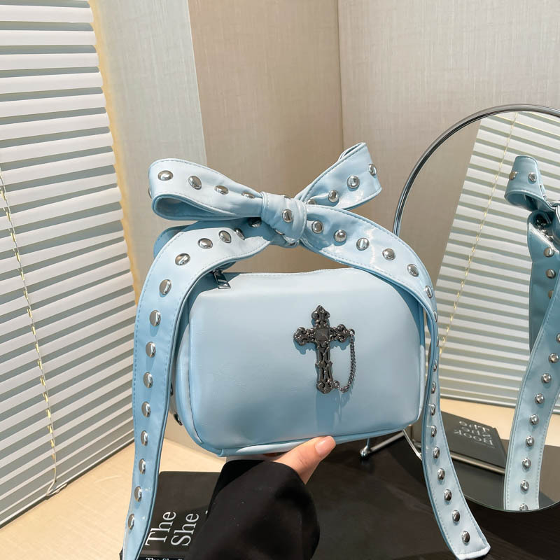 Bolso de textura transfronteriza 2025 verano nuevo bolso femenino moda fresco remache bandolera cruz personalizada