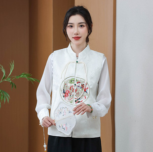 Middle-aged and elderly women's national style vest 2024 new spring grandma fashion embroidered vest top spring and autumn