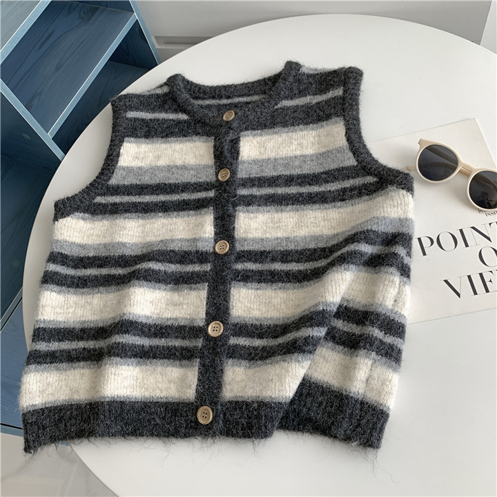 검정색과 회색 줄무늬