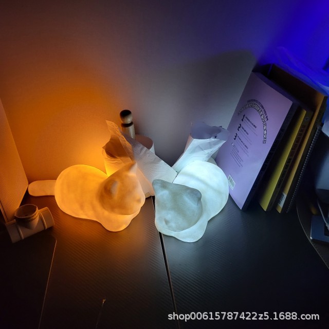 Meng durmiente lámpara de gatito frío y cálido dormitorio de dos colores junto a la cama lámpara de mesa de alta calidad diseño de apariencia de gato sentido de la atmósfera luz nocturna