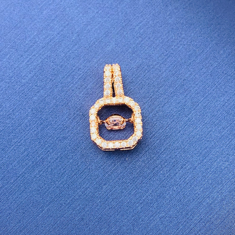 百種類のペンダントは心のままにファッションの経典を配合します。カップルの美しいペンダントは親友のアクセサリーを送ります。