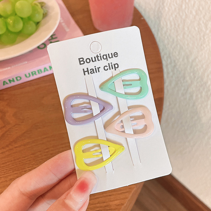 子供のヘアピンが可愛いです。超萌え五角星のヘアピンの女の子です。|undefined