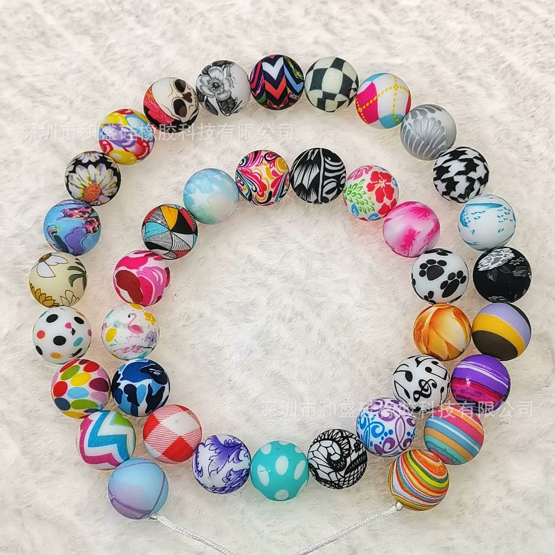 Силиконовые бусины Рождественский цветной водяной трансферный шарик 15 мм браслет пончик зубной клей шарик производитель оптом