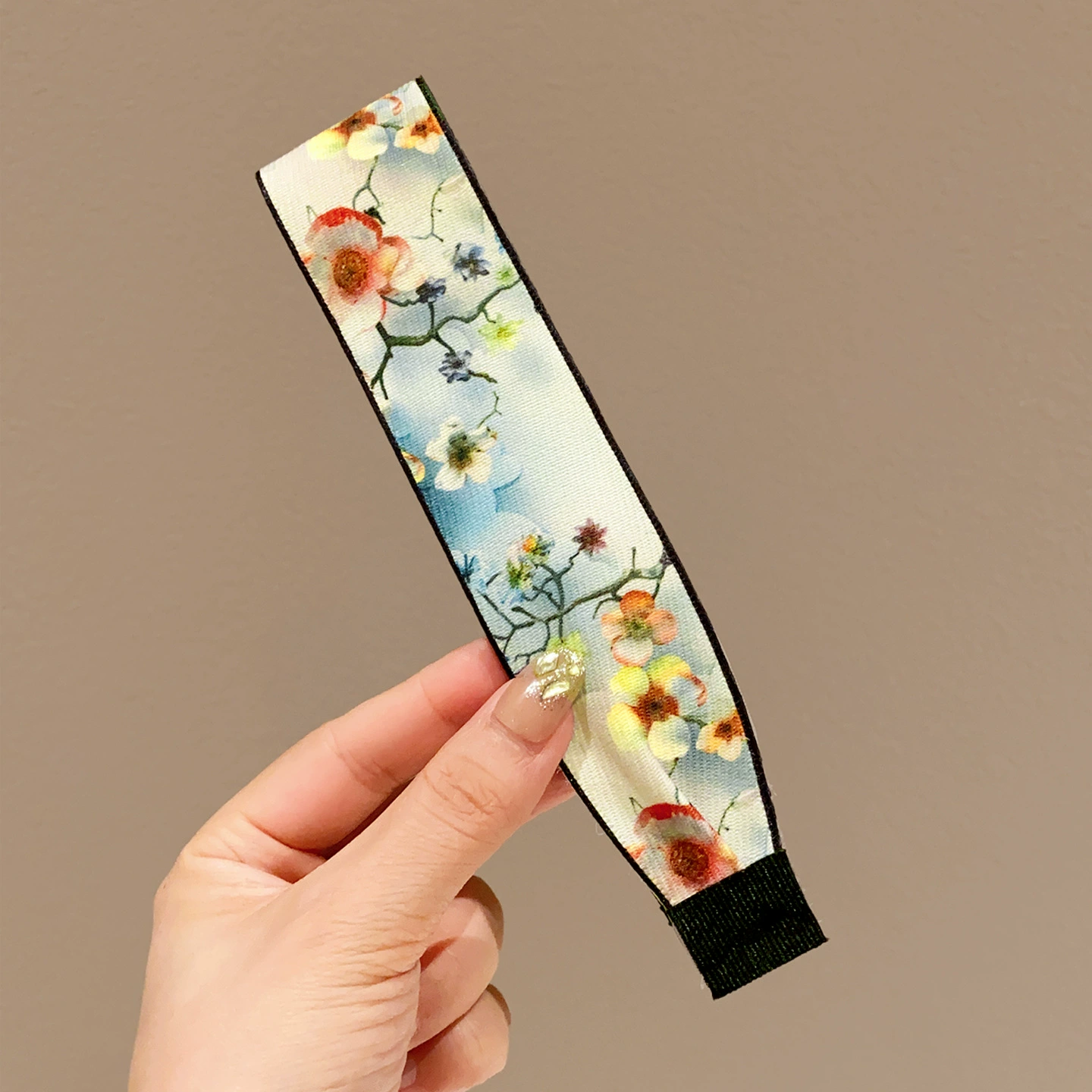 Fashionable headband with velcro, cute bangs
